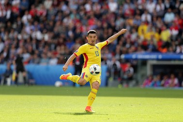 Claudiu Keșeru, șutând la poartă în timpul meciului România - Elveția (1-1) de la Euro 2016. (FOTO: HEPTA)