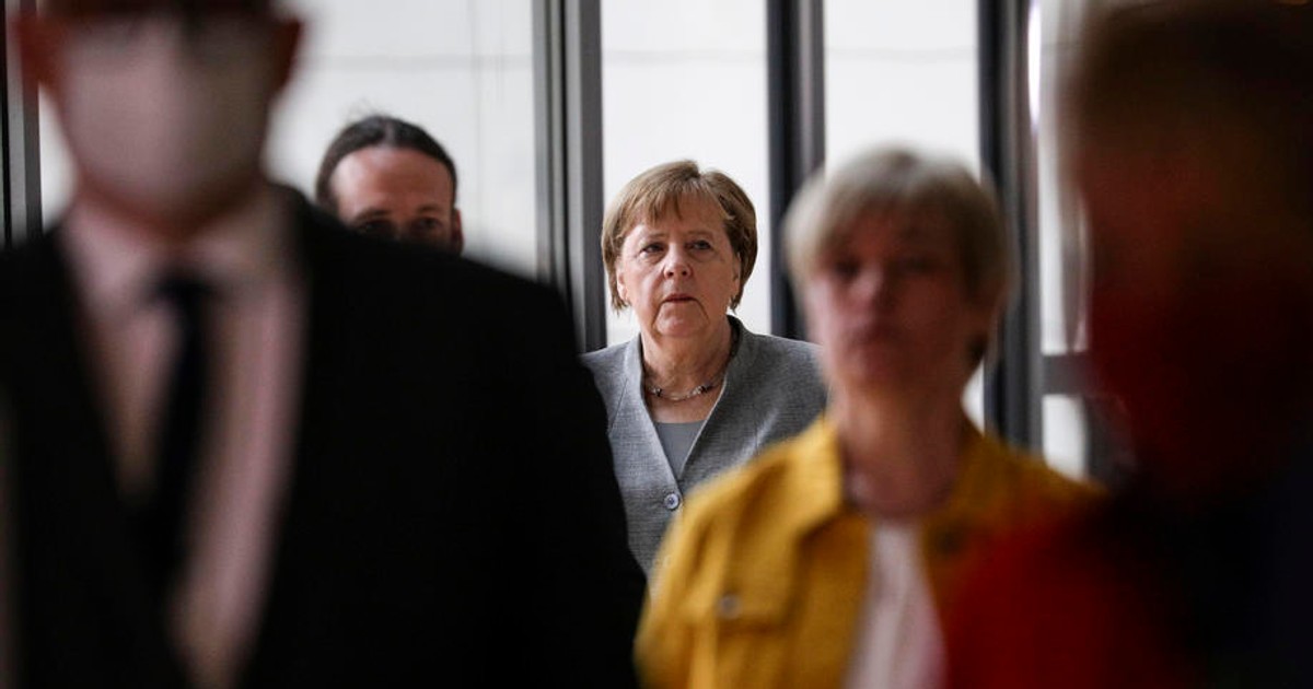 Mesajul neobișnuit lăsat în fața biroului Angelei Merkel. Poliția face anchetă