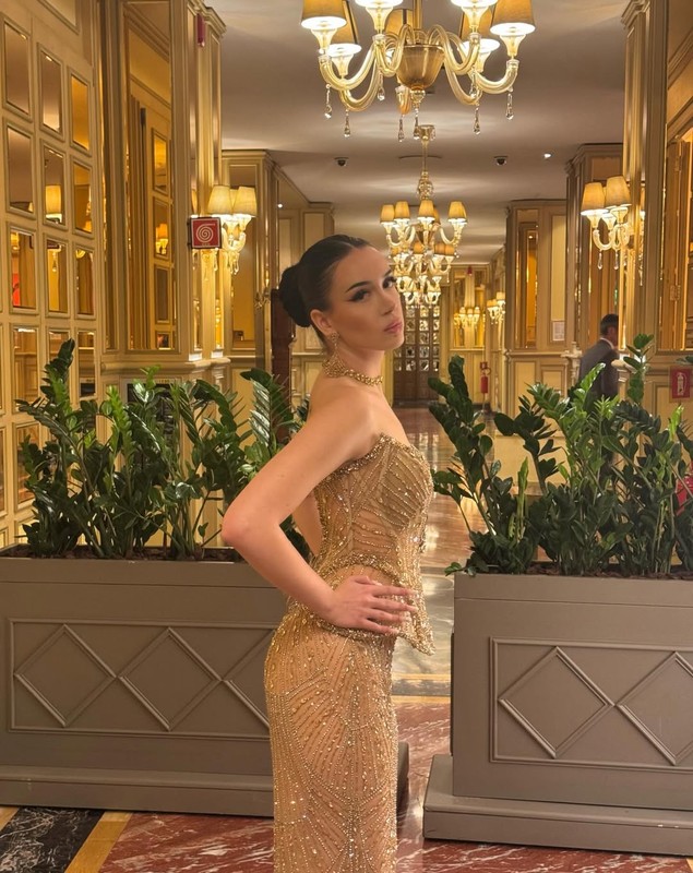 Cum arată în prezent fiica lui Brigitte Pastramă. Sara a făcut mai multe intervenții estetice și e de nerecunoscut