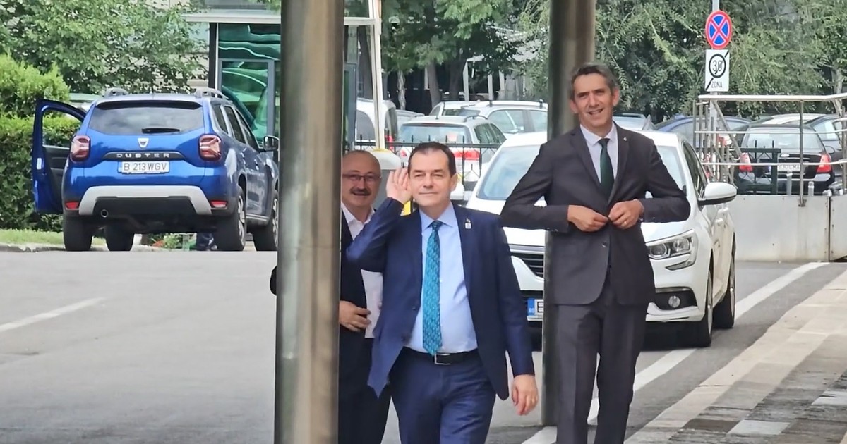 Ludovic Orban la sosirea la Guvern. Foto: Cristian Otopeanu / Libertatea
