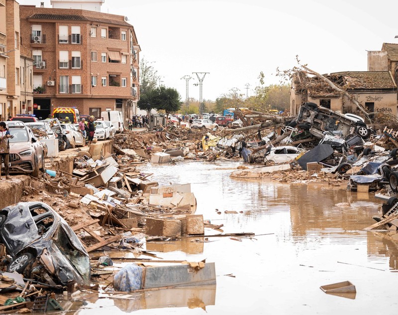 Oamenii din Valencia se simt abandonați de autorități după inundațiile provocate de furtuna DANA: „Strada era plină de mașini îngrămădite. Nu a venit nimeni" | VIDEO