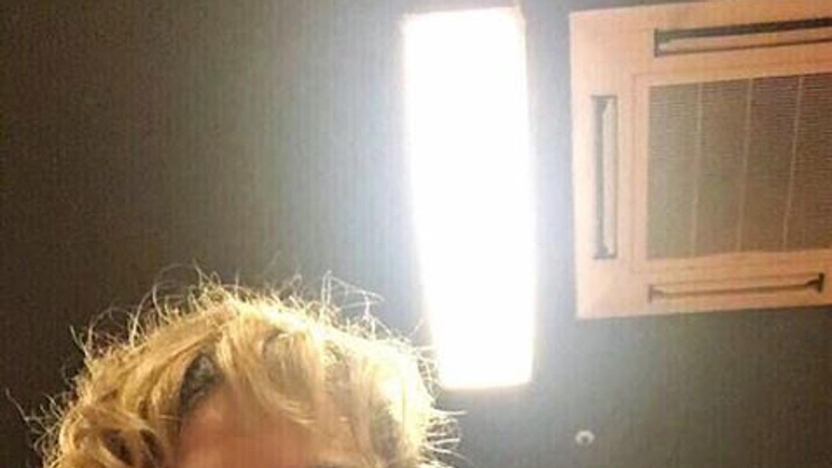 Corina își face un selfie în timp ce e la sala de sport