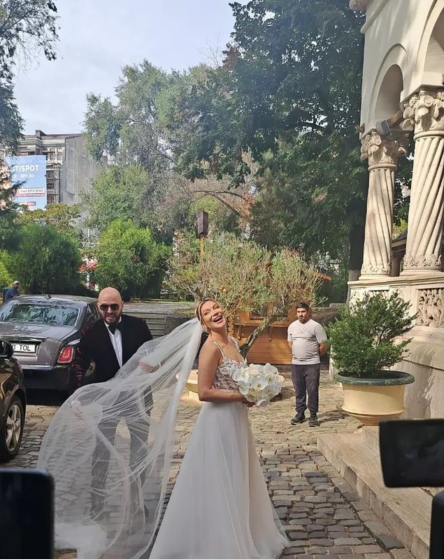 Lora și Ionuț Ghenu se căsătoresc religios astăzi. Primele imagini de la nuntă