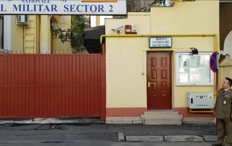 REPORTAJ VIDEO | Șoferi RATB şi agenți de pază, voluntarii Armatei române în caz de război. Dau probe sportive și test psihologic