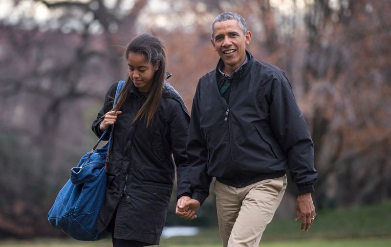 Îl refuză Obama? Un tânăr îi oferă 50 de vaci, 70 de oi şi 30 de capre președintelui în schimbul mâinii fiicei lui
