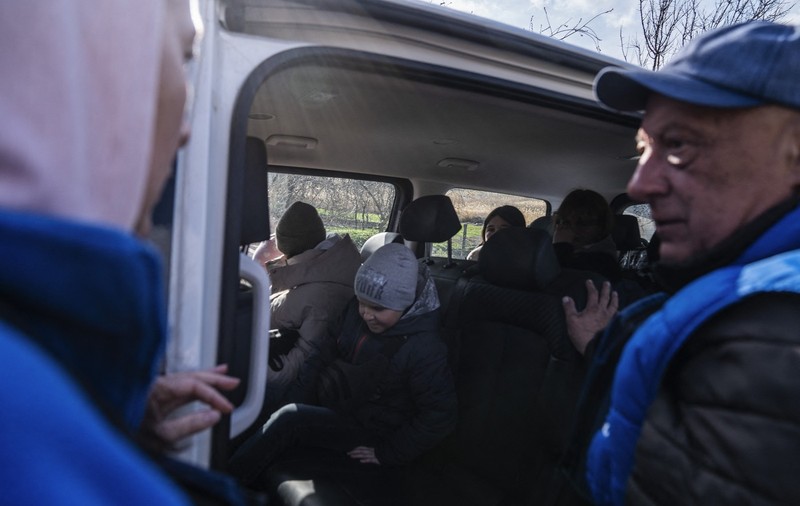 Autoritățile ucrainene ordonă evacuarea a zeci de localități din jurul orașului Kupiansk, devastat de atacurile rusești