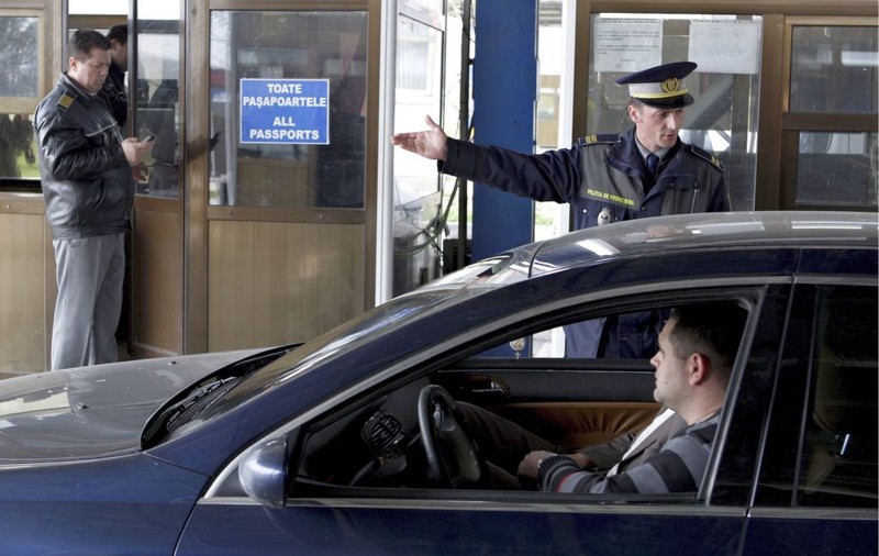 EXCLUSIV/ Paza și controlul frontierelor se face... manual, pentru că sistemele electronice sunt scoase din priză. Se pierde un miliard de euro numai din traficul cu țigări nedescoperit