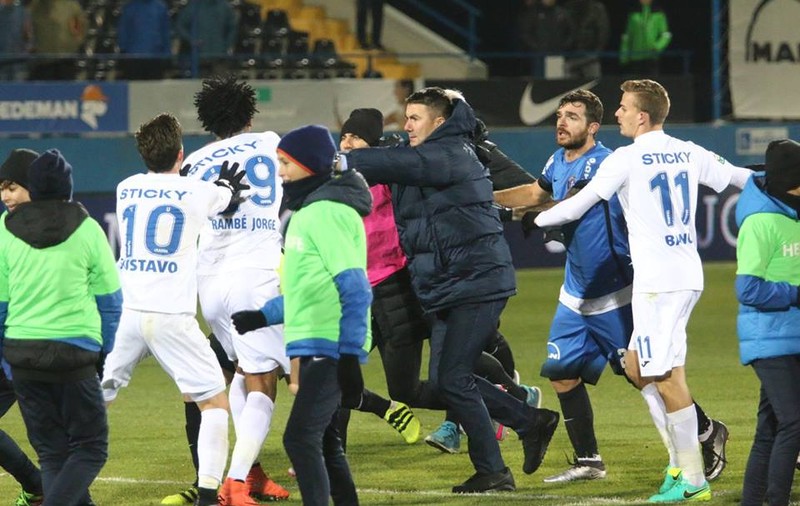 Gică Hagi, probleme cu nervii și la 51 de ani! Înjurat, ”Regele” a ripostat! Bătaie generală după Viitorul - Craiova 2-0. Toate reacțiile