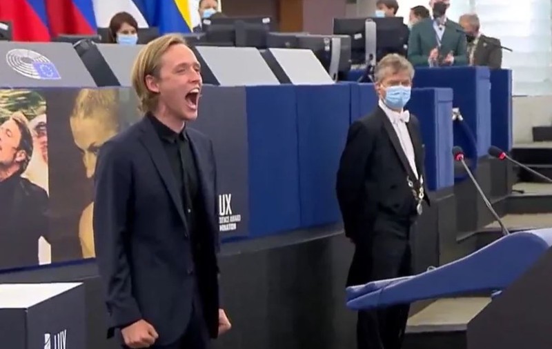Actorul care a ridicat în picioare Parlamentul European: a țipat un minut pentru Belarus. Mesajul lui pentru jurnaliștii români