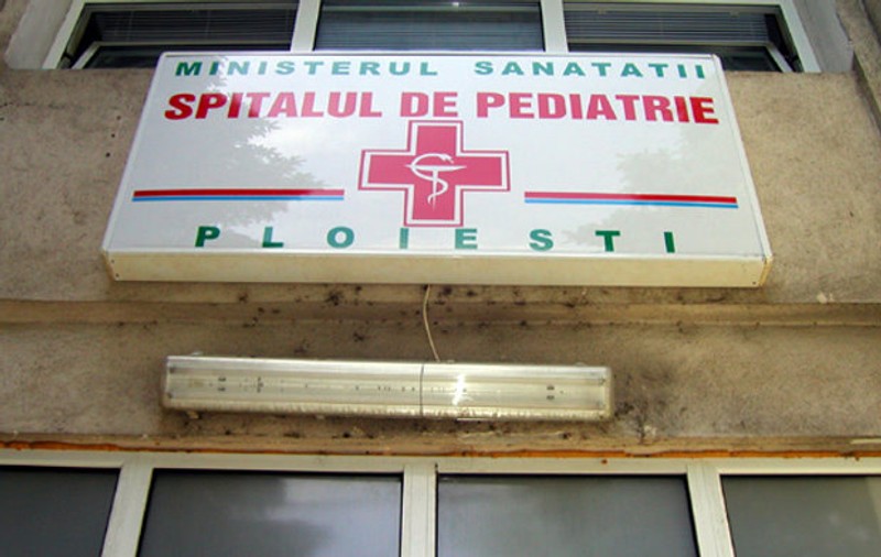 O mamă susține că medicii de la "Pediatrie Ploiești" i-au diagnosticat greșit copilul. Conducerea spitalului neagă acuzațiile, dar a fost declanșată o anchetă internă