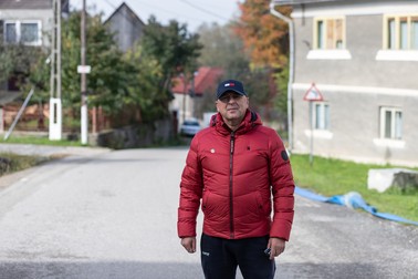 Sorin Jurca, localnic, suspecta că vor apărea probleme cu tăurile. | Foto: Vlad Chirea / Libertatea