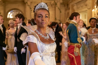 Adjoa Andoh, care o joacă pe Lady Danbury.