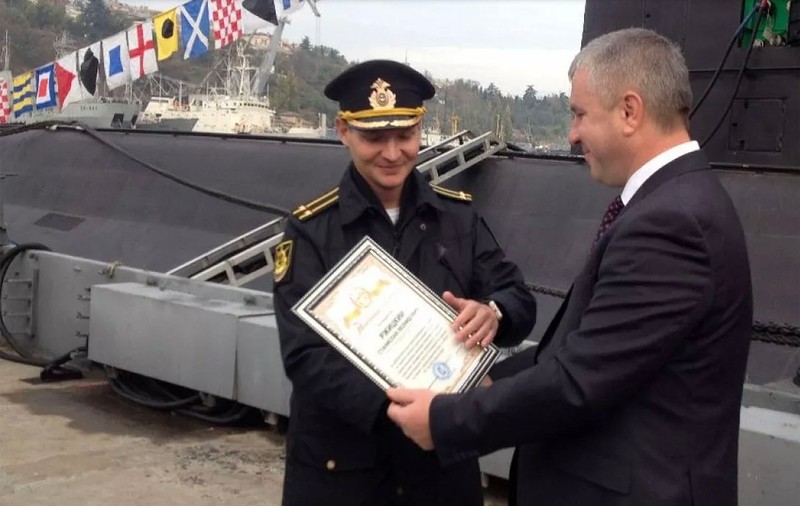 Un fost comandant rus de submarin, aflat pe lista neagră a Ucrainei, împușcat de șapte ori, în timp ce alerga în parc