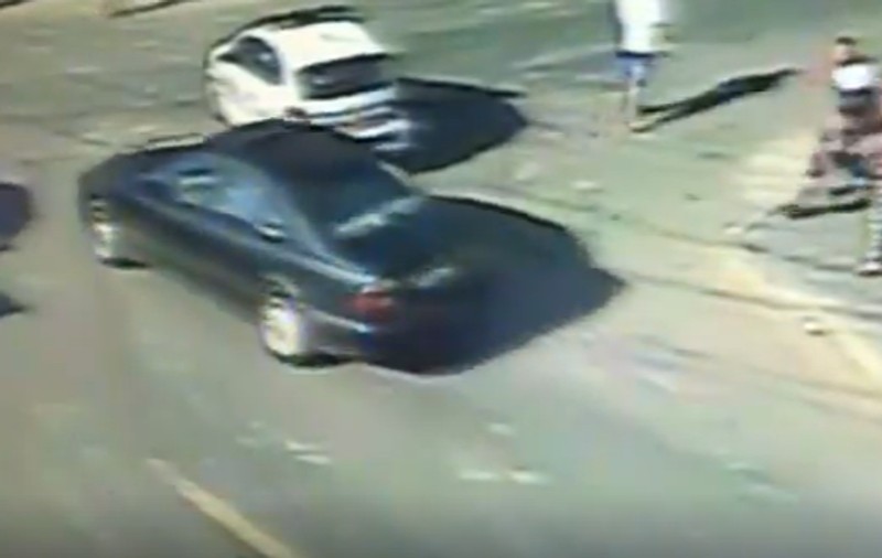 VIDEO | Răzbunare în stil mafiot. Momentul în care un bărbat este lovit de o mașină, în conflictul de la Murgeni, surprins de camere