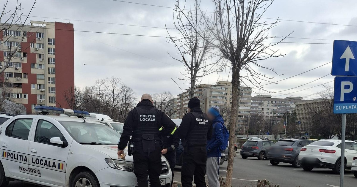 Bărbat din București înconjurat de polițiști după ce a hrănit porumbei