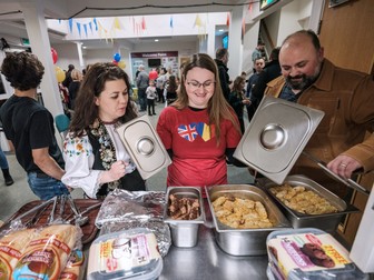 Români la petrecerea de Ziua Națională a României, Biserica Evanghelică engleză din Dunstable, UK. 1 decembrie 2021