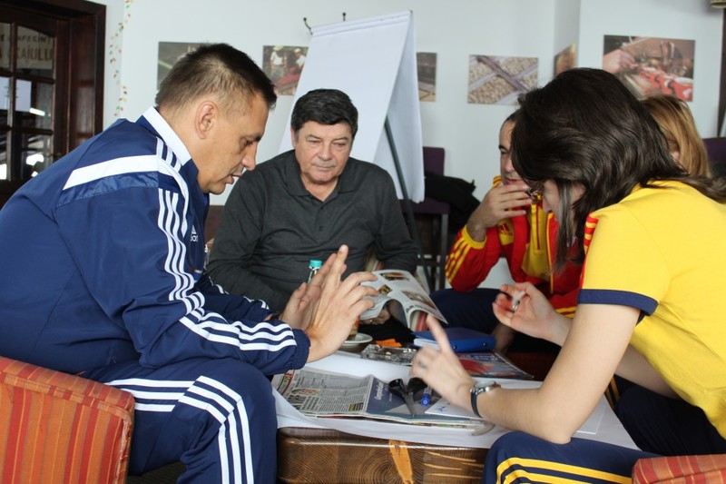 Andrei Vochin, stânga, se implică activ în problemele fotbalului românesc FOTO: www.razvanburleanu.ro
