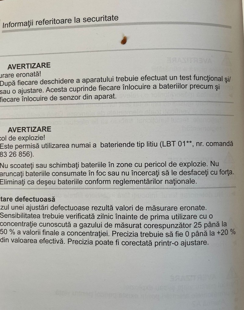 Pagină din cartea tehnică a aparatului. Potrivit acesteia, aparatele funcționează pe baza bateriilor de litiu