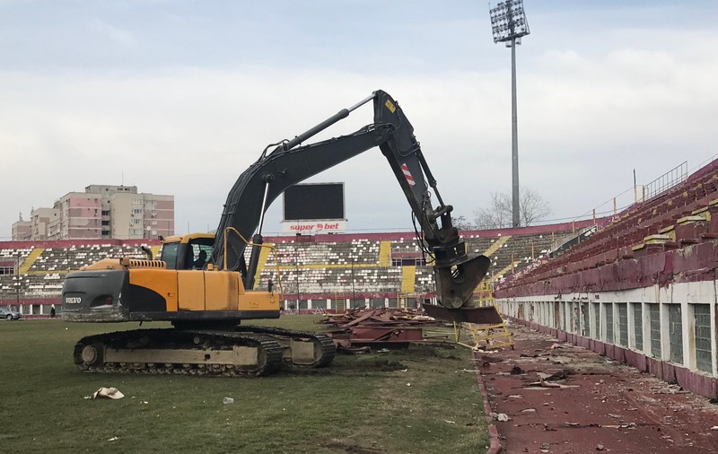 FOTO | Stadionul Giulești, demolat pe repede înainte pentru CE 2020! Au intrat buldozerele