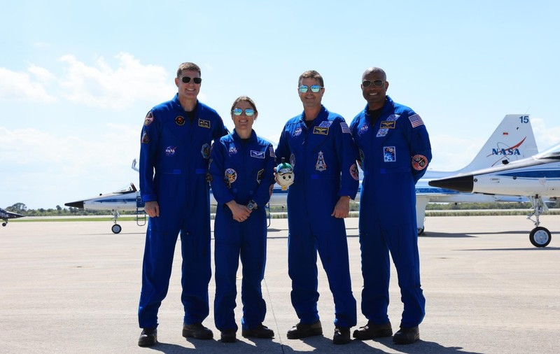 Echipajul Artemis II a prezentat mascota Rise, indicatorul de imponderabilitate care va însoți astronauții în jurul Lunii