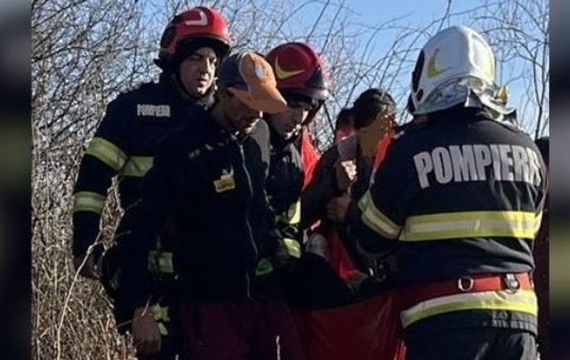 Un copil care și-a tăiat piciorul cu drujba a fost salvat de pompieri dintr-o zonă greu accesibilă și operat de urgență la spitalul din Oradea