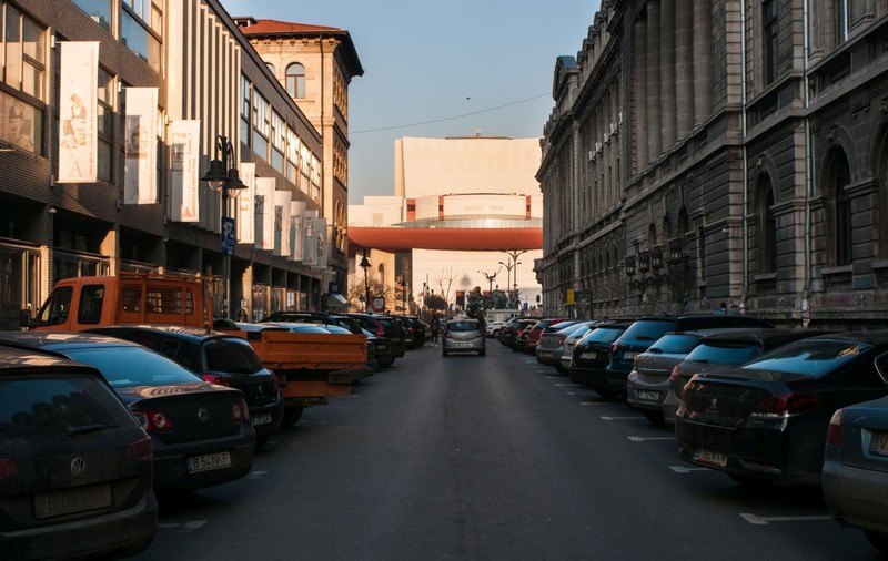 De la 1 ianuarie, bucureștenii plătesc mult mai mult pentru parcări. Cu cât a crescut taxa în fiecare zonă