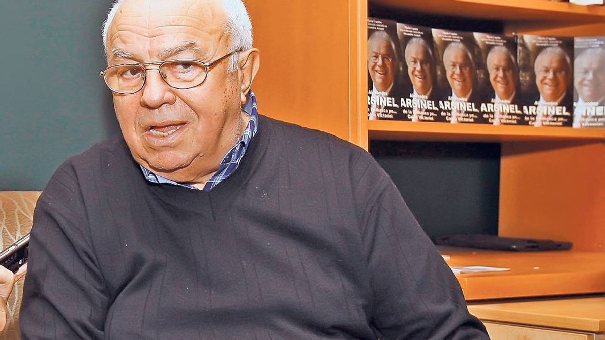 Alexandru Arșinel cheltuiește lunar 1.000 de euro pentru tratamentul soției - actorul zambind la un interviu