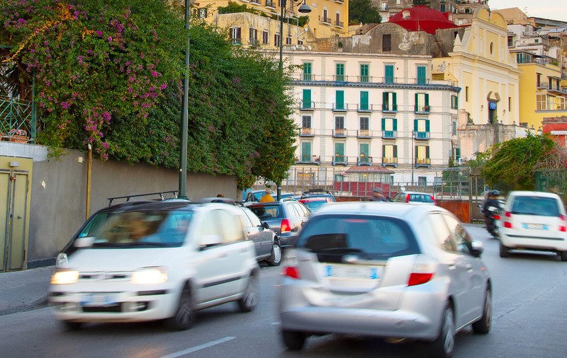 Noua metodă folosită în Italia pentru a evita RCA-ul de peste 2.000 de euro îi poate lăsa pe șoferi fără mașini