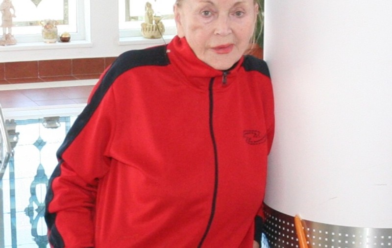Zina Dumitrescu - "Nu vreau să mor. Pregătesc o nouă colecţie"