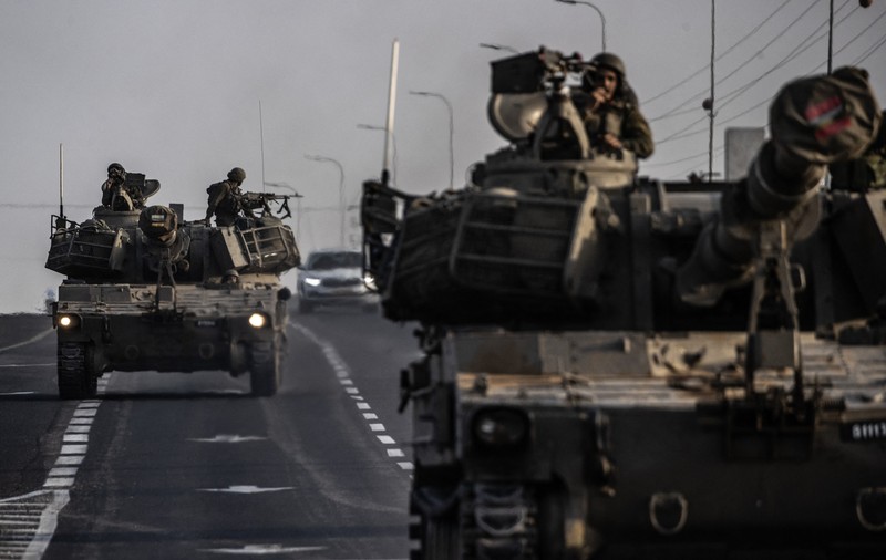 Israelul a acceptat să-şi amâne invazia terestră în Fâşia Gaza, după ce SUA au cerut timp pentru desfășurarea unor sisteme antiaeriene, dezvăluie WSJ