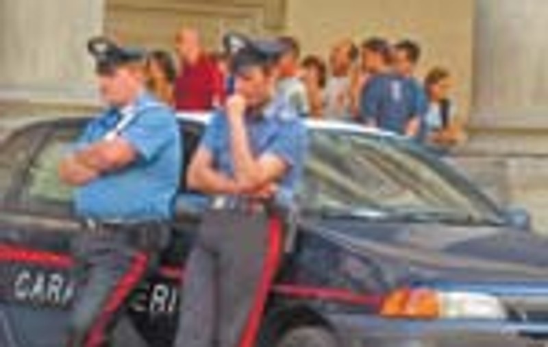 Tanara gravida, obligata  de iubit sa cerseasca