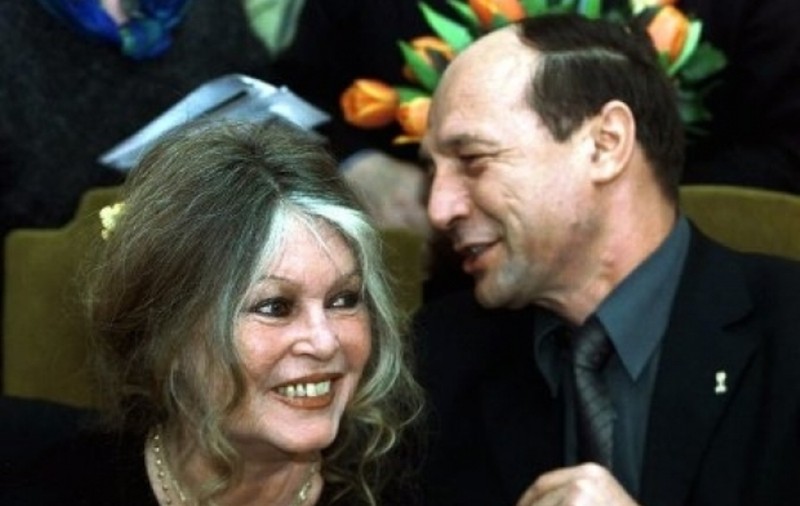 S-au pupat cu foc, dar acum Băsescu ÎI DĂ O LOVITURĂ SUB CENTURĂ actriţei Brigitte Bardot!