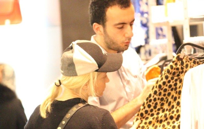 Loredana Groza şi-a tras ”pantaloni-leopard” de firmă