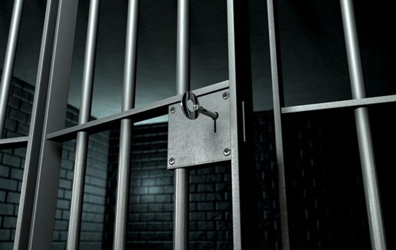Un deţinut din Penitenciarul Oradea a evadat vineri! Unde l-au găsit polițiștii, alături de soție!