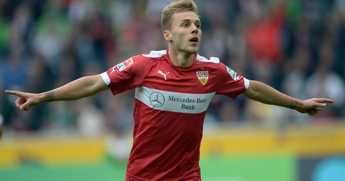 Alexandru Maxim, bucurându-se pentru un gol marcat în tricoul lui VfB Stuttgart. (FOTO: EPA)