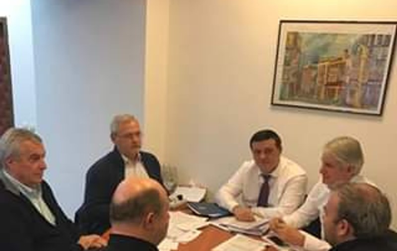 Prima imagine cu Liviu Dragnea, de la plecarea în vacanţă. Liderul PSD, la masă cu Tăriceanu, Teodorovici, Bădălău, Chiţoiu şi Vâlcov. Ce spune despre bugetul pe 2019
