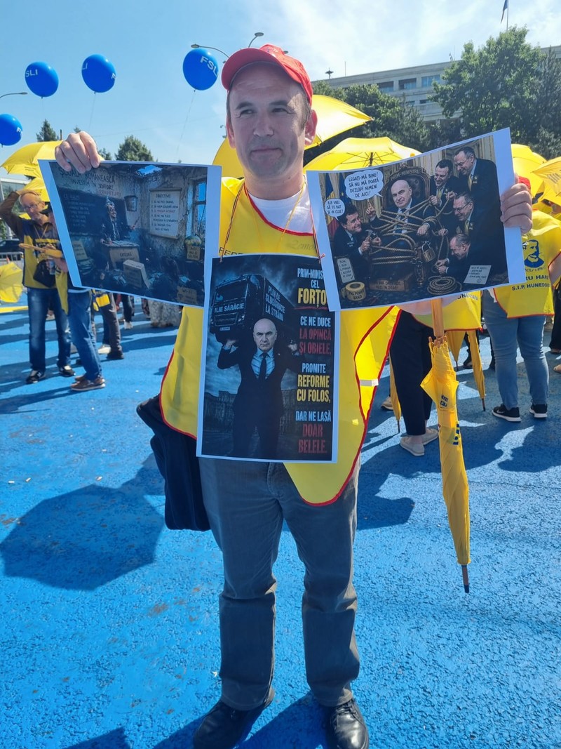 Profesorul Octavian Rusu, la protestul sindicatelor din Educație, 17 iunie 2026 Foto: Laura Macavei/ Libertatea