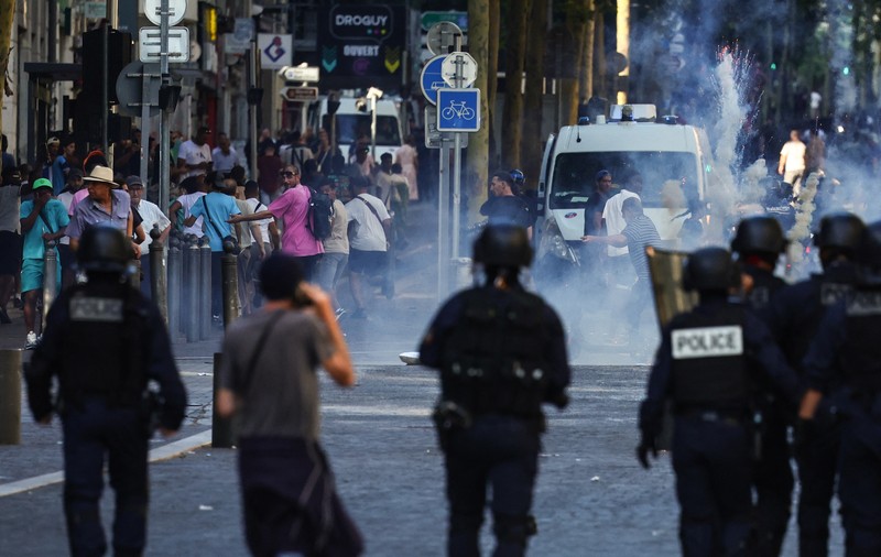 Revolta din Franța - bilanțul distrugerilor. Autoritățile din Marsilia se tem că urmează o nouă noapte marcată de violențe