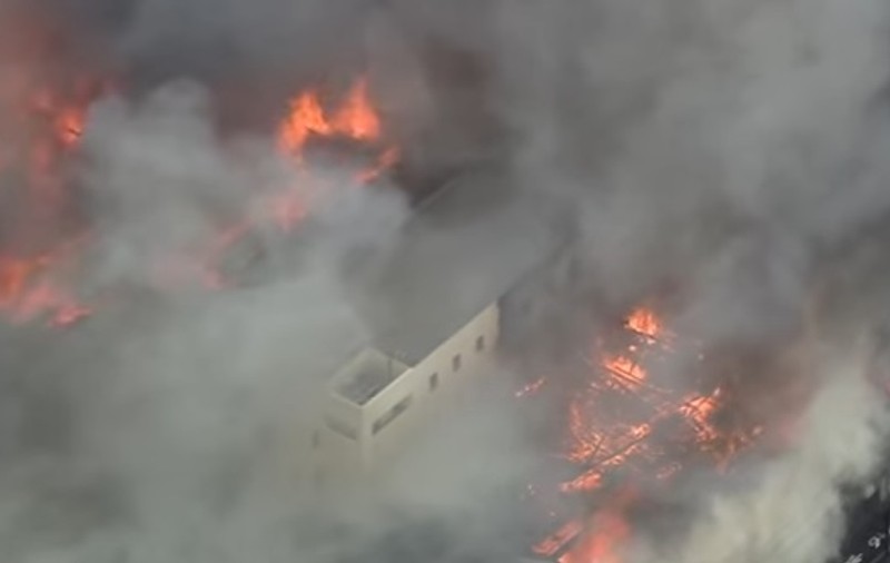 Incendiu de proporții într-un orășel din Japonia. 50 de locuințe au fost distruse de flăcări | VIDEO