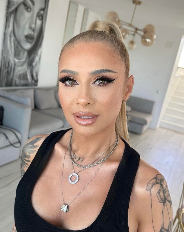 De ce Anamaria Prodan și Laurențiu Reghecampf nu au divorțat. Au trecut 3 ani de la despărțire, iar impresara a făcut anunțul: „Cine te ține?”