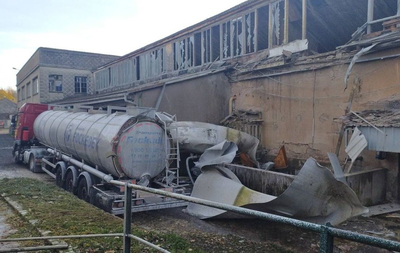 Explozie violentă provocată de un șofer român de cisternă, care a fost arestat după ce a turnat hidroxid de sodiu în rezervorul greșit, în Franța