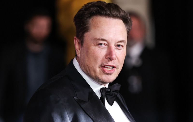 Lupta unei românce, al cărei nume a fost gravat pe mașini Tesla, cu Elon Musk. Bolnavă de cancer, își dorește ca antreprenorul „să aibă decența să-și ceară scuze”