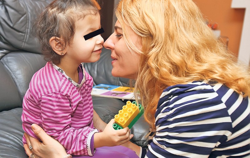 Crește copii care nu-s ai ei! Mamă de împrumut pentru totdeauna!