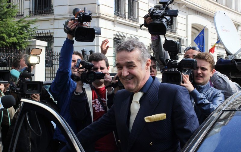 Armata face angajări la Steaua TV! Gigi Becali nu îndeplinește condițiile pentru a lucra la CSA!