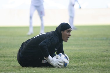 Zohreh Koudaei, în timpul meciului de fotbal feminin din grupa G de calificare a Cupei Asiei dintre Iordania și Iran pe Stadionul Bunyodkor din Tașkent, Uzbekistan, pe 25 septembrie 2021. | Foto: Hepta/Talibjan Kosimov/Anadolu Agency/ABACAPRESS.COM