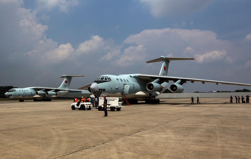 Un avion militar chinezesc a aterizat pentru prima dată pe o insulă disputată