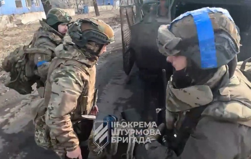 Filmarea care arată haosul din timpul retragerii trupelor ucrainene din Avdiivka. Soldații, sub atac continuu - VIDEO