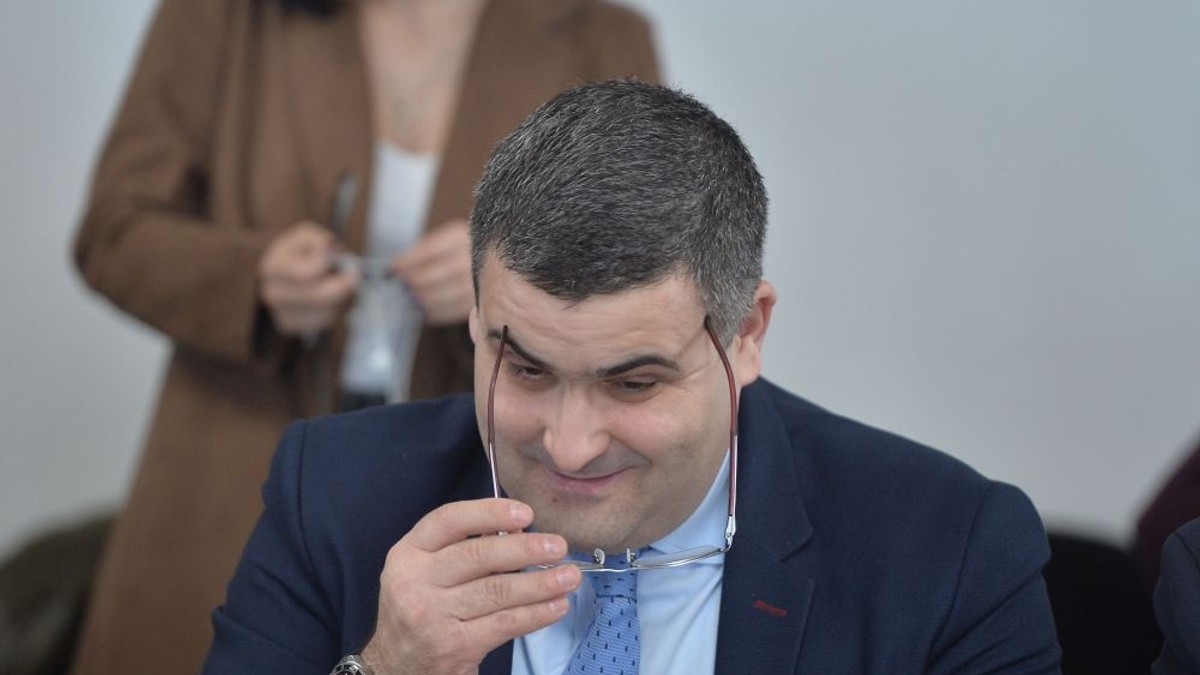 Ambasada Rusiei îl face nebun pe ministrul Apărării