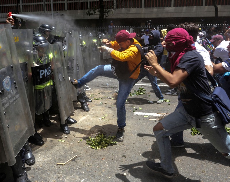 O româncă „vândută” de regimul Ceaușescu cu 10.000 de dolari în Venezuela preferă să rămână în cea mai periculoasă țară din lume decât să revină în România! Povestea fabuloasă a profesoarei de violoncel din Caracas, născută în București