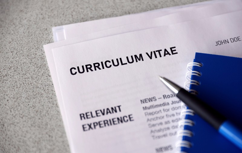 Opt trucuri ca să îți optimizezi CV-ul și să treacă de filtrele AI ale recrutorilor